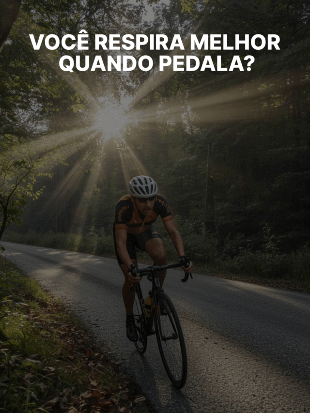Ciclista pedalando em subida com respiração intensa durante treino ao ar livre.